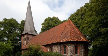Kirche Alt-Rahlstedt - Copyright: Michael Bogumil, Kirche Alt-Rahlstedt