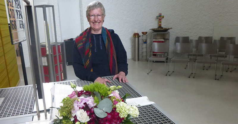 Pastorin Hannegret Riepkes freut sich über den fertigen Umbau ihrer Kirche
