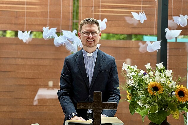 Pastor Sascha Krüger in der Adventskirche