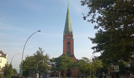 St. Pauluskirche, Hamburg-Heimfeld:Blick aus Richtung Heimfelder Straße - Copyright: Hermann Paul Straßberger
