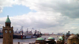 Hamburger Hafen über den Landungsbrücken