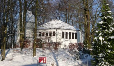 Winterliche Kirche in Wohldorf-Ohlstedt - Copyright: Rosemarie Schöch