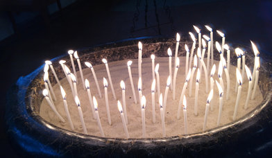 Kerzen in Taufschale - Copyright: Simone Vollstädt