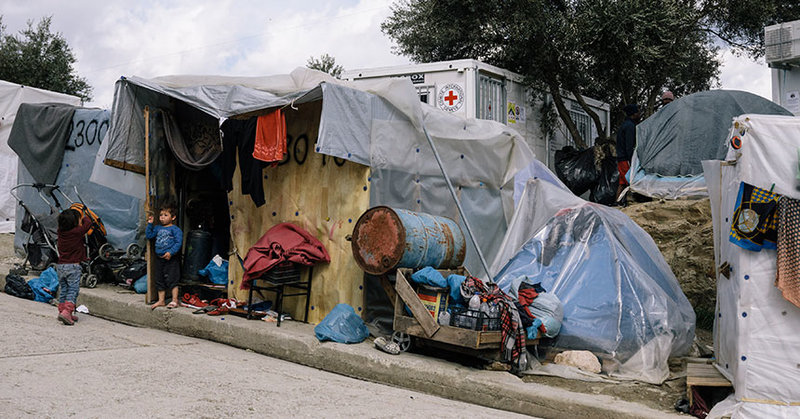 Im Flüchtlingslager Moria auf der Insel Lesbos leben tausende Menschen, darunter viele Kinder, unter schlimmen Bedingungen.