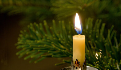 Kerze am Weihnachtsbaum - Copyright:  Foto: Lotz