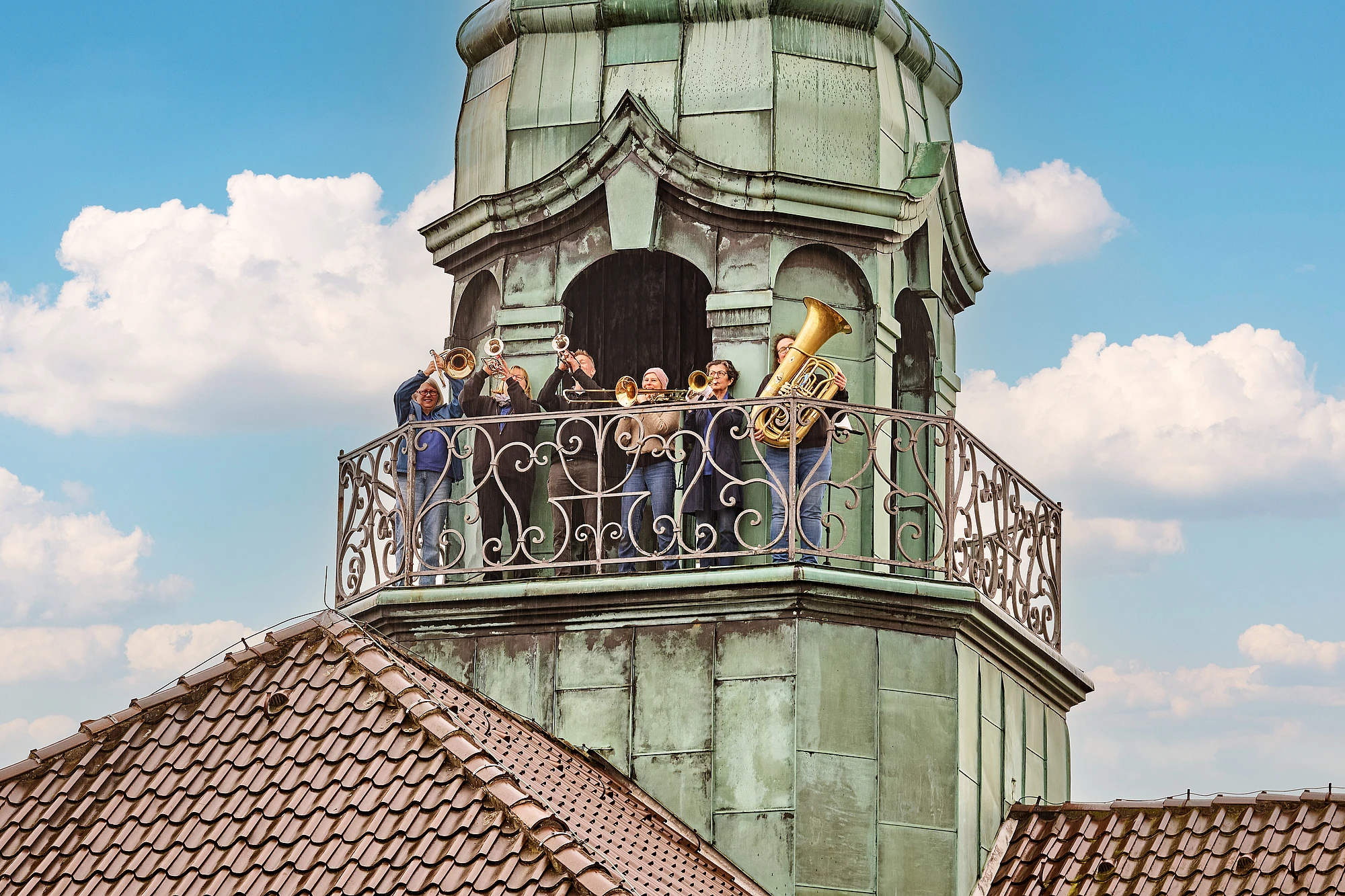 Posaunenchor auf einem Kirchturm