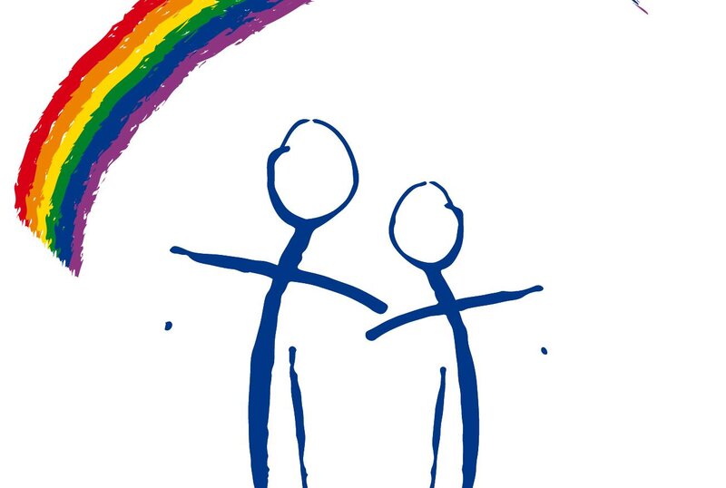 zwei skizzierte Frauen unter einem Regenbogen