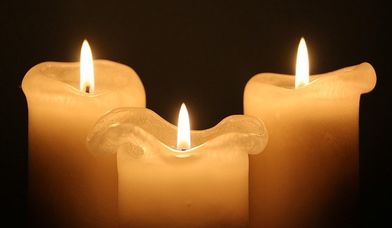 drei brennende Kerzen - Copyright: Pixabay