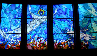 Kirchenfenster (Friedhofskapelle Bergstedt) - Copyright: Peter Fahr