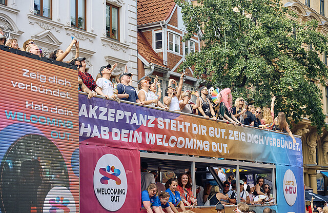 Die Initiative WELCOMING OUT auf einem CSD