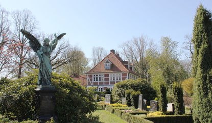 Friedhof und Pastorat in Ochsenwerder - Copyright: Simone Vollstädt
