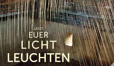 Schriftzug 'Lasst Euer Licht leuchten' - Copyright: Kirchengemeinde 'Zu den 12 Aposteln' in Hamburg-Lurup