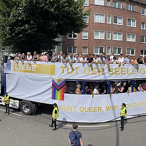 Evangelische Kirche wieder mit Truck beim Hamburger CSD dabei