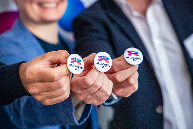Die Buttons der Initiative WELCOMING OUT