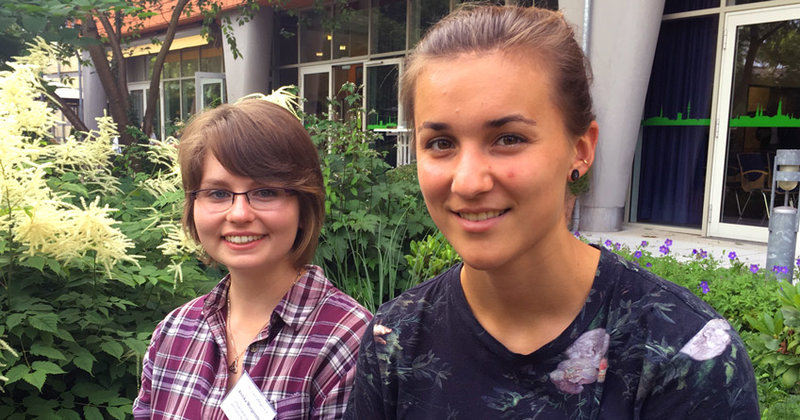 Annika Morgenstern (li.) und Lorena Vynmeister haben Familienangehörige gepflegt