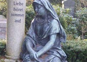 Skulptur Trauernde - Friedhof Blankenese 