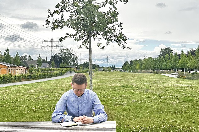 Pastor Sascha Krüger auf dem Deckel