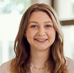 Referentin Kelly Thomsen