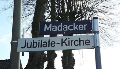 Jubilate Wegweise madacker - Copyright: Sabine Rüdiger