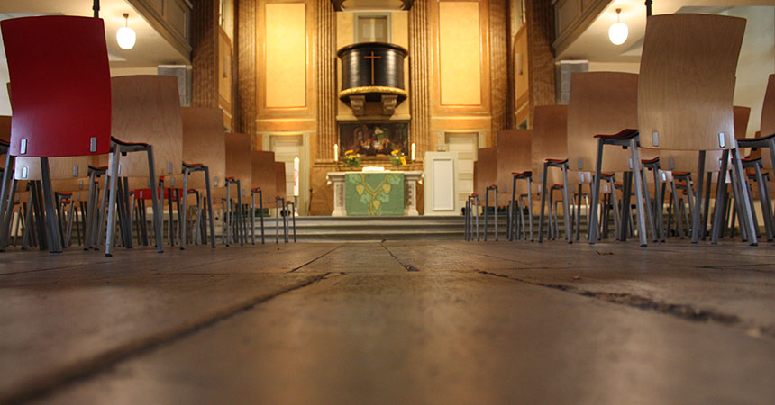 Auch Altar und Bilder im Inneren der Kirche wurden vor Kurzem restauriert. Oft finden hier auch Lesungen und Konzerte statt. 