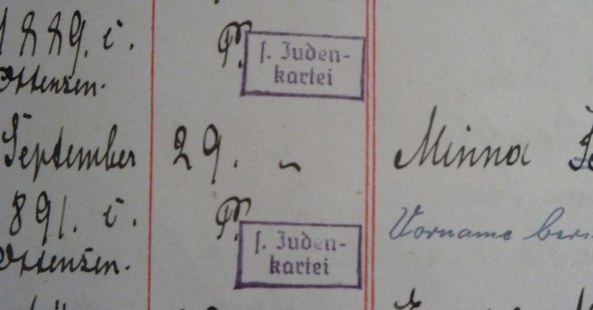 Mit „s. Judenkartei“ (siehe Judenkartei) gestempelte Namen im Kirchenbuch einer Altonaer Kirchengemeinde.